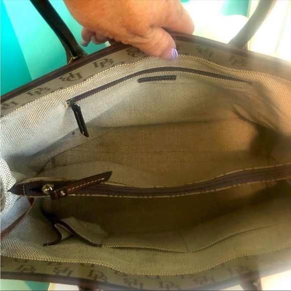 Dooney and Bourke signature logo shoulder bag - Picture 3 of 8